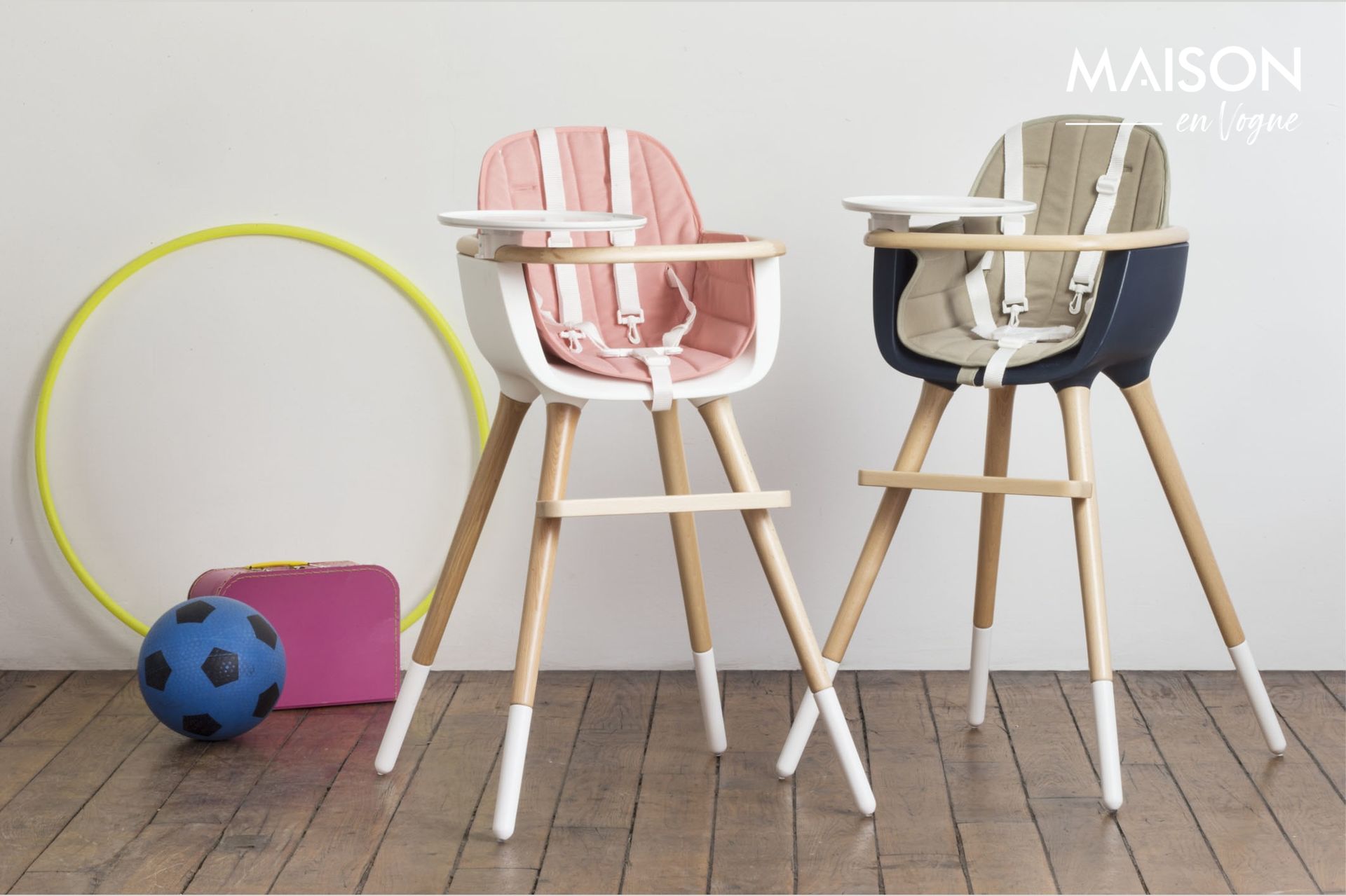 La chaise haute pour bébé en bois OVO de la marque Micuna a tout pour plaire avec son design scandinave, retrouvez-la sur Maison en Vogue.