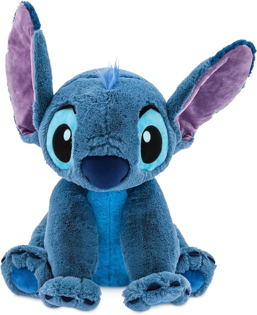 Cette grande peluche Stitch Disney Store mesure 55 cm.