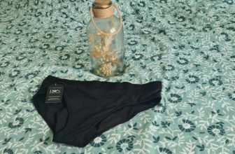Le maillot de bain menstruel à flux abondant Sporty de la marque Bets Of Natural va vous permettre de profiter de votre été à 100%.