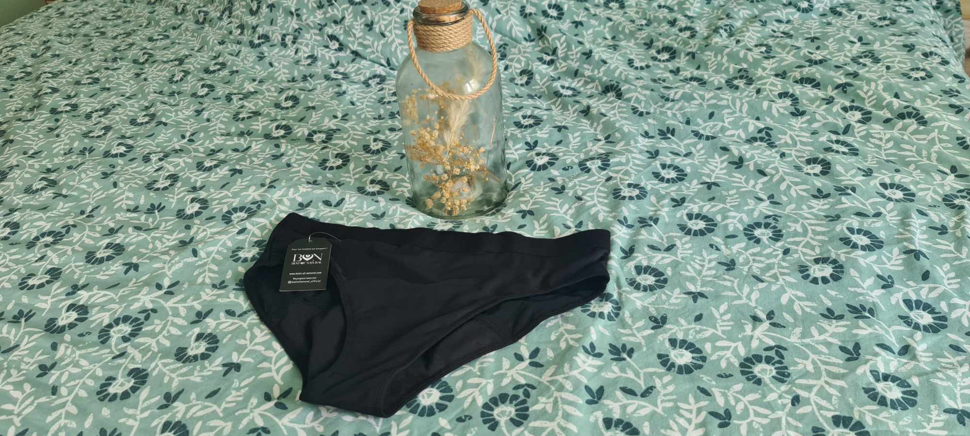 Le maillot de bain menstruel à flux abondant Sporty de la marque Bets Of Natural va vous permettre de profiter de votre été à 100%.