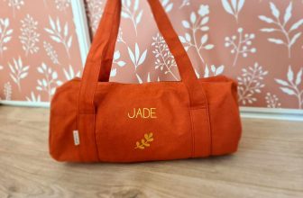 Le sac de sport pour enfant Les Griottes est personnalisable.