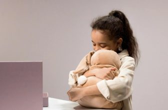 La peluche personnalisée est un cadeau qui fait plaisir aux enfants.