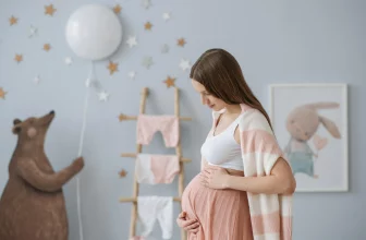 Les vêtements de grossesse doivent être à la fois confortables et tendances.