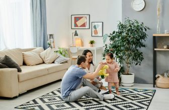 Le tapis de motricité pour bébé est un indispensable pour les instants de jeu de votre enfant.