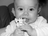 Comprendre la réalité derrière les mythes sur les jouets pour bébés : le cas de Sophie la girafe